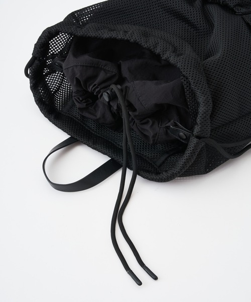 ADAM PATEK(アダムパテック)の「【ADAM PATEK】Leather trimmed mesh drawstring bag(バックパック/リュック・メンズ・ブラック・FREE)」の4枚目の写真