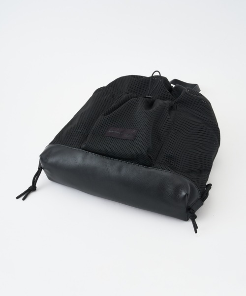 ADAM PATEK(アダムパテック)の「【ADAM PATEK】Leather trimmed mesh drawstring bag(バックパック/リュック・メンズ・ブラック・FREE)」の6枚目の写真