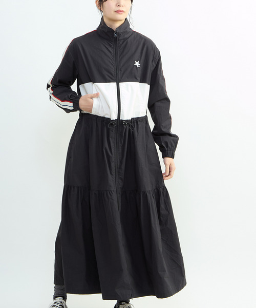 CONVERSE TOKYO（コンバーストウキョウ）の「【CONVERSE TOKYO】SIDE LINE TRACK TIERED DRESS / トラックジャージ / ジャージワンピース / スタンドカラー / ジップアップ  / 羽織り / コート（ワンピース・レディース・カーキ/ブラック/ブルー・FREE）」の13枚目の写真