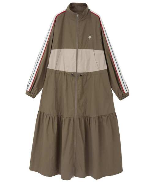 CONVERSE TOKYO（コンバーストウキョウ）の「【CONVERSE TOKYO】SIDE LINE TRACK TIERED DRESS / トラックジャージ / ジャージワンピース / スタンドカラー / ジップアップ  / 羽織り / コート（ワンピース・レディース・カーキ/ブラック/ブルー・FREE）」の18枚目の写真