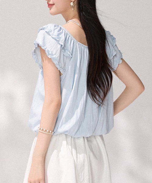 LUCPY(ラクピー)の「フリルショルダーギャザーブラウス(シャツ/ブラウス・レディース・ブルー・MEDIUM/SMALL/X-LARGE/LARGE)」の4枚目の写真