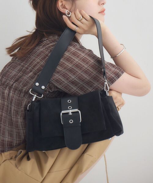 RETRO GIRL(レトロガール)の「ベルトバックルミニバッグ(ショルダーバッグ・レディース・ブラック/ブラウン/オフホワイト・ONE SIZE)」の3枚目の写真