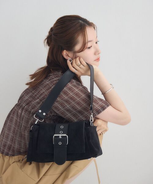 RETRO GIRL(レトロガール)の「ベルトバックルミニバッグ(ショルダーバッグ・レディース・ブラック/ブラウン/オフホワイト・ONE SIZE)」の4枚目の写真
