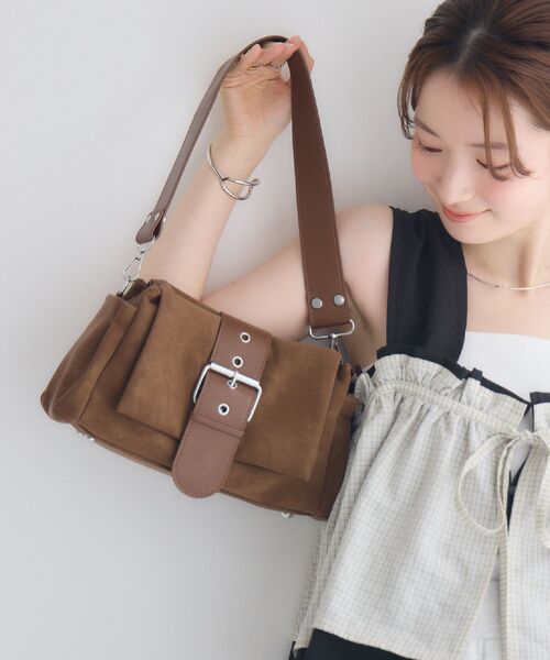 RETRO GIRL(レトロガール)の「ベルトバックルミニバッグ(ショルダーバッグ・レディース・ブラック/ブラウン/オフホワイト・ONE SIZE)」の7枚目の写真