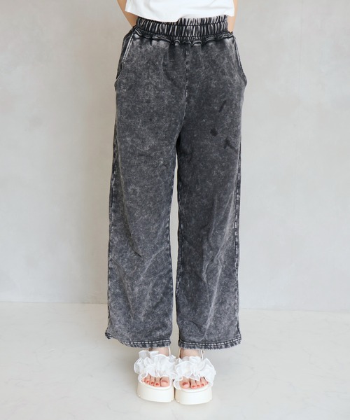 AS KNOW AS plus(アズノゥアズプラス)の「シャイニーフリル厚底ストラップサンダル AS KNOW AS plus × VIVIANコラボ 【ZOZOTOWN限定アイテム】(サンダル・レディース・ブラック/ホワイト・S/L/M)」の13枚目の写真