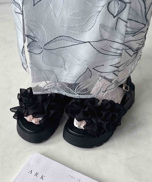 AS KNOW AS plus(アズノゥアズプラス)の「シャイニーフリル厚底ストラップサンダル AS KNOW AS plus × VIVIANコラボ 【ZOZOTOWN限定アイテム】(サンダル・レディース・ブラック/ホワイト・S/L/M)」の21枚目の写真