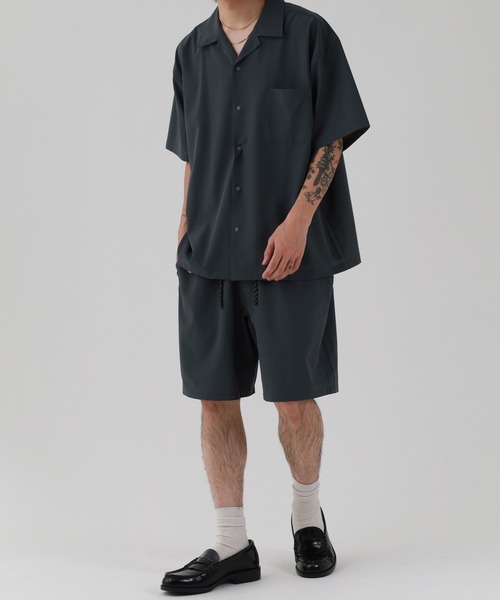 FUNALIVE(ファンアライブ)の「MANYMENMANYMINDS / AIRLEAKFABRIC/半袖オープンカラーシャツ/ショートパンツ/セットアップ(セットアップ・メンズ・ブラック/チャコール・L/M)」の2枚目の写真
