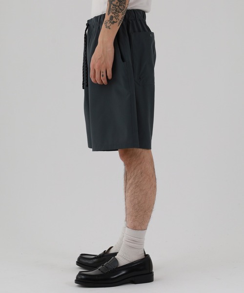 FUNALIVE(ファンアライブ)の「MANYMENMANYMINDS / AIRLEAKFABRIC/半袖オープンカラーシャツ/ショートパンツ/セットアップ(セットアップ・メンズ・ブラック/チャコール・L/M)」の12枚目の写真