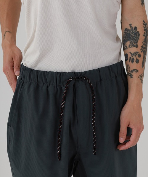 FUNALIVE(ファンアライブ)の「MANYMENMANYMINDS / AIRLEAKFABRIC/半袖オープンカラーシャツ/ショートパンツ/セットアップ(セットアップ・メンズ・ブラック/チャコール・L/M)」の3枚目の写真