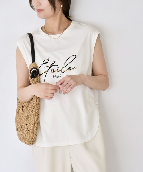 quaranciel（カランシエル）の「quaranciel:〈洗濯機可能〉スパンコール ロゴ 刺繍 フレンチスリーブ TEE（Tシャツ/カットソー・レディース・チャコールグレー/オフホワイト・ONE SIZE）」の5枚目の写真