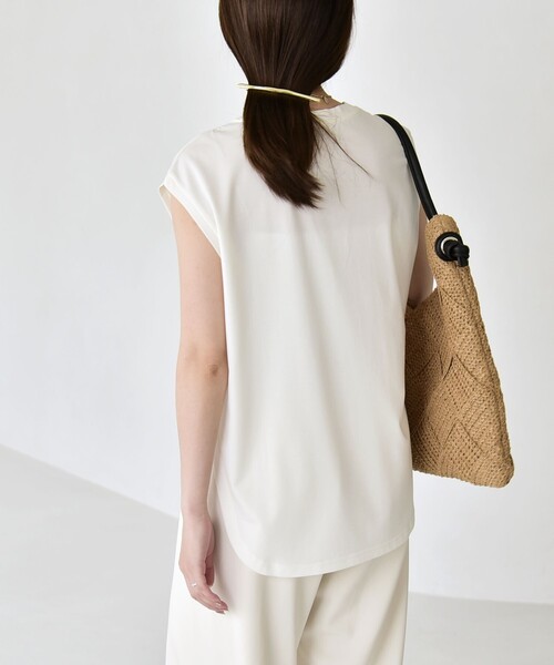 quaranciel（カランシエル）の「quaranciel:〈洗濯機可能〉スパンコール ロゴ 刺繍 フレンチスリーブ TEE（Tシャツ/カットソー・レディース・チャコールグレー/オフホワイト・ONE SIZE）」の9枚目の写真