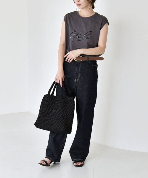 quaranciel（カランシエル）の「quaranciel:〈洗濯機可能〉スパンコール ロゴ 刺繍 フレンチスリーブ TEE（Tシャツ/カットソー・レディース・チャコールグレー/オフホワイト・ONE SIZE）」の15枚目の写真