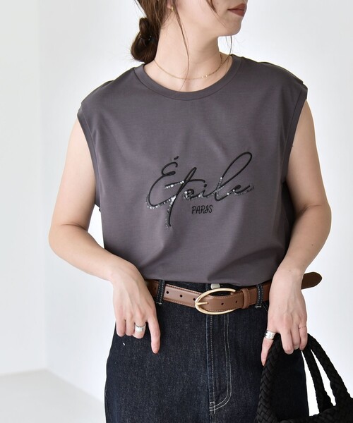 quaranciel（カランシエル）の「quaranciel:〈洗濯機可能〉スパンコール ロゴ 刺繍 フレンチスリーブ TEE（Tシャツ/カットソー・レディース・チャコールグレー/オフホワイト・ONE SIZE）」の18枚目の写真