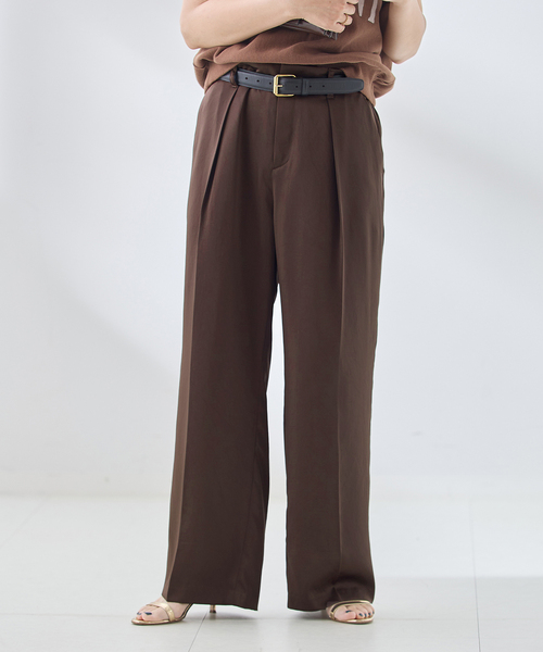 journal standard L'essage(ジャーナルスタンダードレサージュ)の「サテンタックパンツ(その他パンツ・レディース・ブラック/ブラウン系その他・38/36)」の2枚目の写真