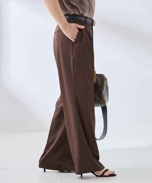 journal standard L'essage(ジャーナルスタンダードレサージュ)の「サテンタックパンツ(その他パンツ・レディース・ブラック/ブラウン系その他・38/36)」の18枚目の写真
