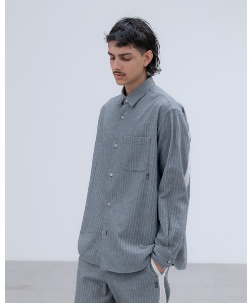 uniform experiment(ユニフォームエクスペリメント)の「SELVAGE HERRINGBONE SHIRT(シャツ/ブラウス・メンズ・チャコールグレー・1/2/3/4)」の2枚目の写真