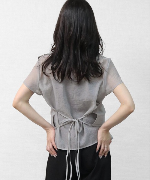 THE CELL.(ザセルドット)の「キャミレイヤード シアーシャツ CAMISOLE LAYERED SHEER SHIRT(シャツ/ブラウス・レディース・グレー/ブラック/ブラウン・FREE)」の2枚目の写真