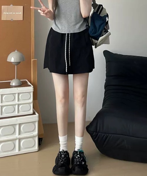 DEVICE（デバイス）の「速乾性 フロント ギャザー ミニスカート（スカート・レディース・グレイッシュベージュ/ダークグレー/ブラック・FREE）」の6枚目の写真