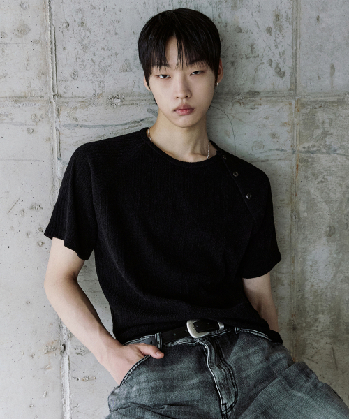 P.IN.O（ピインオ）の「クロップリブボタンショートスリーブ - ブラック（Tシャツ/カットソー・メンズ・その他・MEDIUM/LARGE）」の2枚目の写真