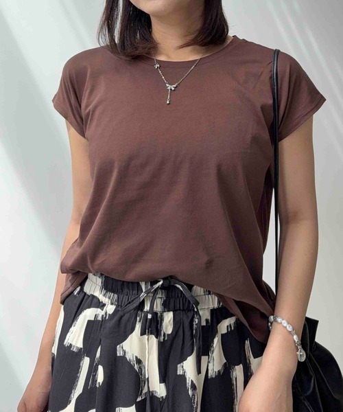 AS KNOW AS plus(アズノゥアズプラス)の「〇コットン シンプルフレンチスリーブTシャツ(Tシャツ/カットソー・レディース・ブラック/ホワイト/ブラウン/ダークグレー・FREE)」の4枚目の写真