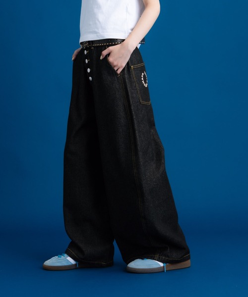 Remember.(リメンバー)の「ハートパッチポケットワイドデニムパンツ / Heart Patchpocket Wide Denimpants(デニムパンツ・メンズ・ブラック/ネイビー・LARGE/MEDIUM)」の4枚目の写真