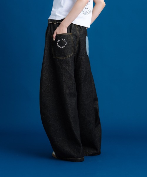 Remember.(リメンバー)の「ハートパッチポケットワイドデニムパンツ / Heart Patchpocket Wide Denimpants(デニムパンツ・メンズ・ブラック/ネイビー・LARGE/MEDIUM)」の6枚目の写真