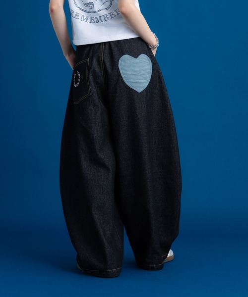 Remember.(リメンバー)の「ハートパッチポケットワイドデニムパンツ / Heart Patchpocket Wide Denimpants(デニムパンツ・メンズ・ブラック/ネイビー・LARGE/MEDIUM)」の8枚目の写真