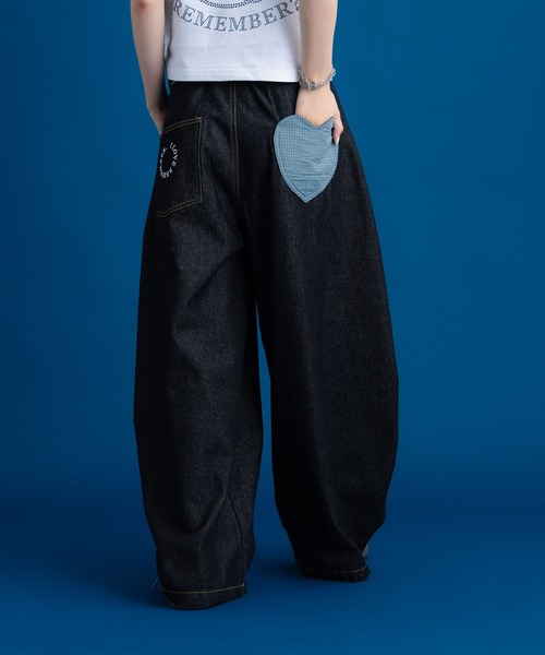 Remember.(リメンバー)の「ハートパッチポケットワイドデニムパンツ / Heart Patchpocket Wide Denimpants(デニムパンツ・メンズ・ブラック/ネイビー・LARGE/MEDIUM)」の11枚目の写真