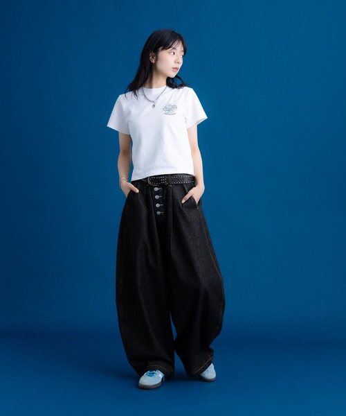 Remember.(リメンバー)の「ハートパッチポケットワイドデニムパンツ / Heart Patchpocket Wide Denimpants(デニムパンツ・メンズ・ブラック/ネイビー・LARGE/MEDIUM)」の15枚目の写真