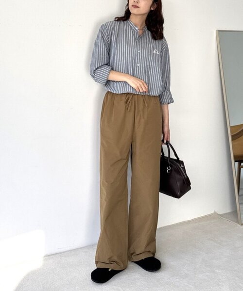 GEVACO(ゲバコ)の「【GEVACO】バンドカラーワッペンシャツ(シャツ/ブラウス・メンズ・ベージュ/ネイビー・MEDIUM/LARGE)」の4枚目の写真