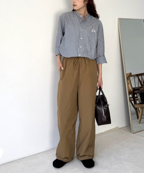 GEVACO(ゲバコ)の「【GEVACO】バンドカラーワッペンシャツ(シャツ/ブラウス・メンズ・ベージュ/ネイビー・MEDIUM/LARGE)」の3枚目の写真