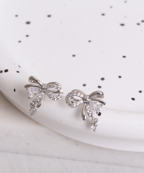Peony(ピオニー)の「【Peony/ピオニー】デザインリボン ラインストーンミックスピアス(ピアス(両耳用)・レディース・ゴールド・FREE)」の6枚目の写真