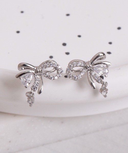 Peony(ピオニー)の「【Peony/ピオニー】デザインリボン ラインストーンミックスピアス(ピアス(両耳用)・レディース・ゴールド・FREE)」の10枚目の写真