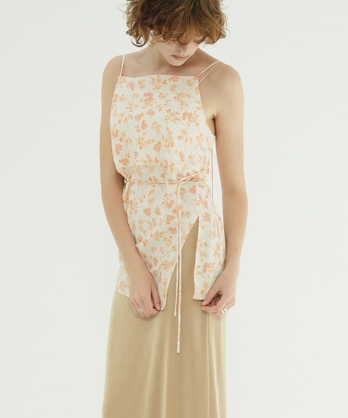 CLANE(クラネ)の「MABEL FLOWER DRAPE CAMI TOPS(キャミソール・レディース・ブラック/オレンジ・1/2)」の7枚目の写真