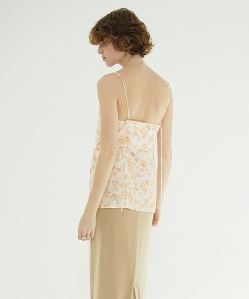CLANE(クラネ)の「MABEL FLOWER DRAPE CAMI TOPS(キャミソール・レディース・ブラック/オレンジ・1/2)」の10枚目の写真