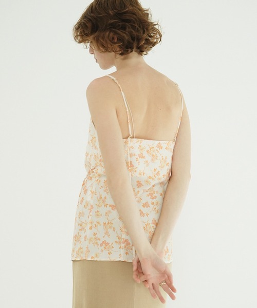 CLANE(クラネ)の「MABEL FLOWER DRAPE CAMI TOPS(キャミソール・レディース・ブラック/オレンジ・1/2)」の9枚目の写真