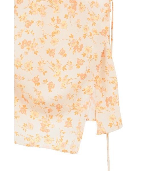 CLANE(クラネ)の「MABEL FLOWER DRAPE CAMI TOPS(キャミソール・レディース・ブラック/オレンジ・1/2)」の15枚目の写真