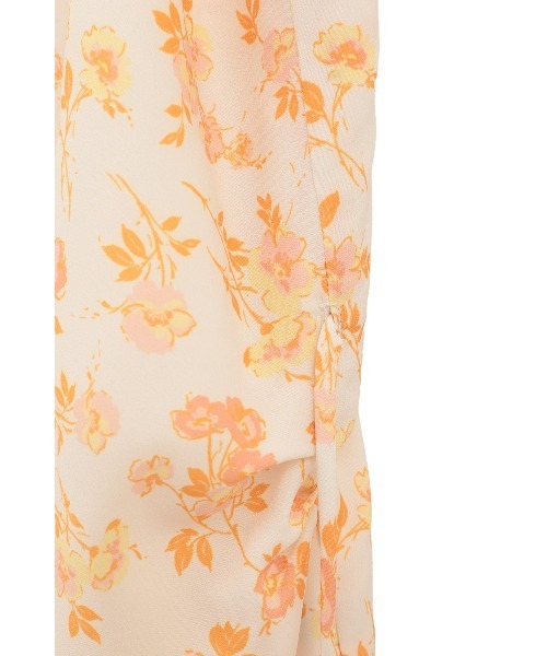 CLANE(クラネ)の「MABEL FLOWER DRAPE CAMI TOPS(キャミソール・レディース・ブラック/オレンジ・1/2)」の3枚目の写真