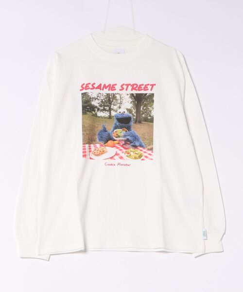 SESAME STREET（セサミストリート）の「【SESAME STREET/セサミストリート】フォトプリント クルーネックロングスリーブTシャツ（Tシャツ/カットソー・レディース・サックスブルー/ピンク/チャコールグレー/オフホワイト・MEDIUM/LARGE/X-LARGE）」の2枚目の写真