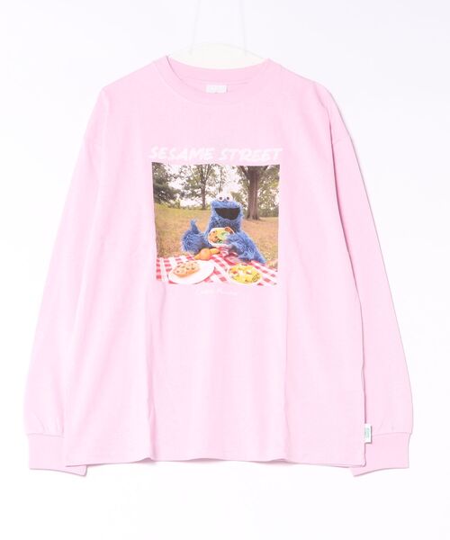 SESAME STREET（セサミストリート）の「【SESAME STREET/セサミストリート】フォトプリント クルーネックロングスリーブTシャツ（Tシャツ/カットソー・レディース・サックスブルー/ピンク/チャコールグレー/オフホワイト・MEDIUM/LARGE/X-LARGE）」の4枚目の写真