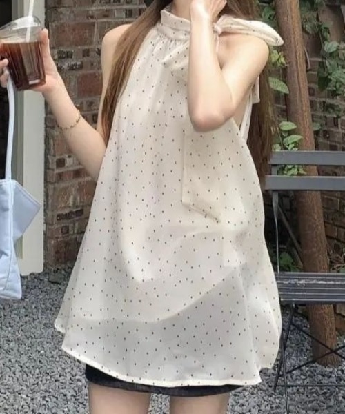 SHEPP(シープ)の「ドット柄 ボウタイリボン Aラインノースリーブブラウス アメスリ(シャツ/ブラウス・レディース・ホワイト・L/M)」の7枚目の写真