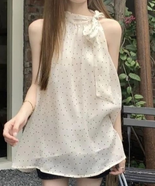SHEPP(シープ)の「ドット柄 ボウタイリボン Aラインノースリーブブラウス アメスリ(シャツ/ブラウス・レディース・ホワイト・L/M)」の2枚目の写真