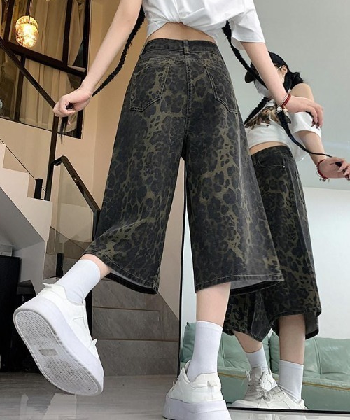 SHEPP(シープ)の「レオパード柄 ワイドシルエット デニムバミューダパンツ(デニムパンツ・レディース・カーキ・L/M)」の5枚目の写真