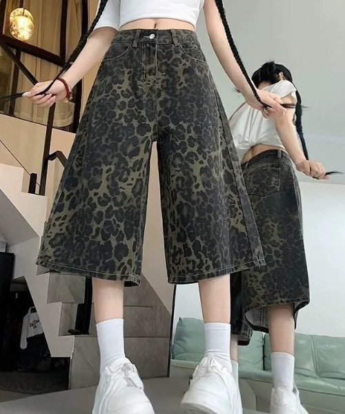 SHEPP(シープ)の「レオパード柄 ワイドシルエット デニムバミューダパンツ(デニムパンツ・レディース・カーキ・L/M)」の7枚目の写真