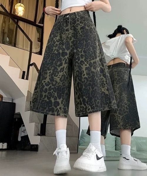 SHEPP(シープ)の「レオパード柄 ワイドシルエット デニムバミューダパンツ(デニムパンツ・レディース・カーキ・L/M)」の8枚目の写真