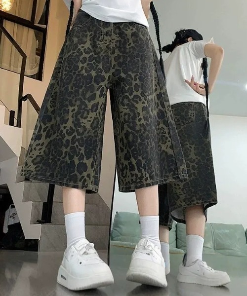 SHEPP(シープ)の「レオパード柄 ワイドシルエット デニムバミューダパンツ(デニムパンツ・レディース・カーキ・L/M)」の10枚目の写真