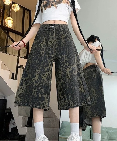 SHEPP(シープ)の「レオパード柄 ワイドシルエット デニムバミューダパンツ(デニムパンツ・レディース・カーキ・L/M)」の12枚目の写真