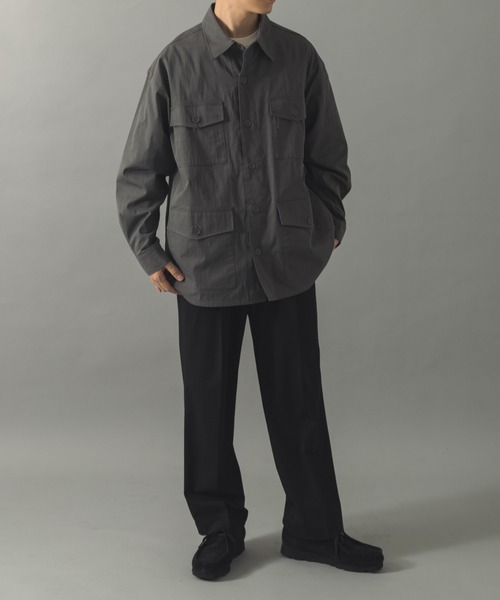 ITEMS URBANRESEARCH（アイテムズ アーバンリサーチ）の「4-pocket ツイルフィールドシャツジャケット（ミリタリージャケット・メンズ・チャコールグレー/オリーブ・MEDIUM/LARGE）」の16枚目の写真