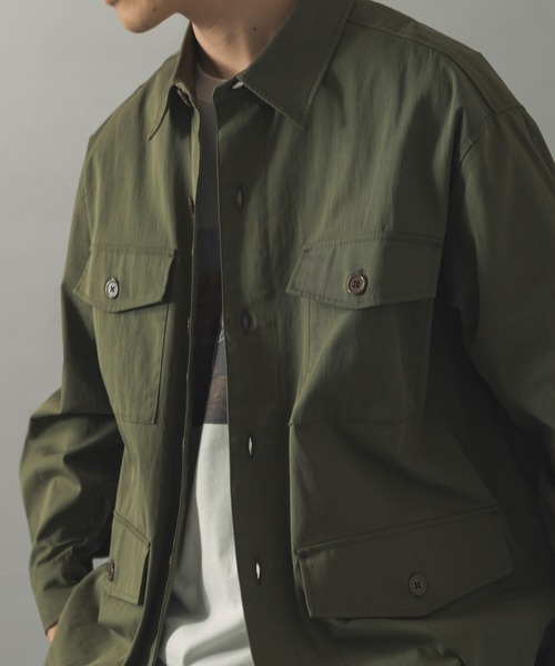 ITEMS URBANRESEARCH（アイテムズ アーバンリサーチ）の「4-pocket ツイルフィールドシャツジャケット（ミリタリージャケット・メンズ・チャコールグレー/オリーブ・MEDIUM/LARGE）」の3枚目の写真