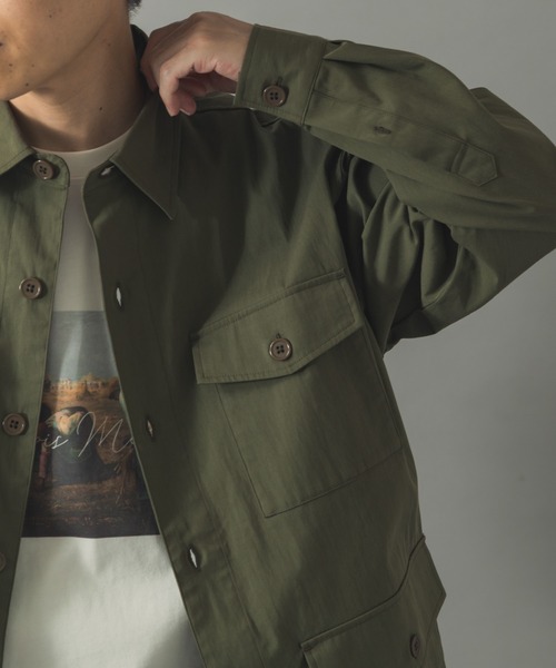 ITEMS URBANRESEARCH（アイテムズ アーバンリサーチ）の「4-pocket ツイルフィールドシャツジャケット（ミリタリージャケット・メンズ・チャコールグレー/オリーブ・MEDIUM/LARGE）」の4枚目の写真